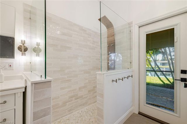 2015 SE 13th ST, Cape Coral, FL 33990