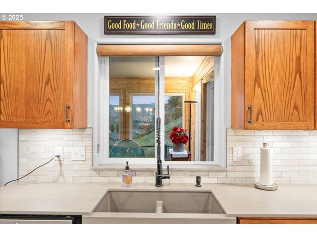 635 VALLEY VISTA St, Sutherlin, OR 97479