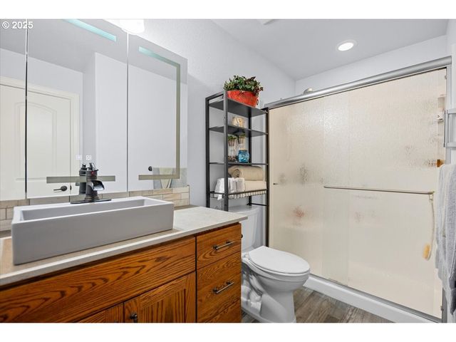 635 VALLEY VISTA St, Sutherlin, OR 97479