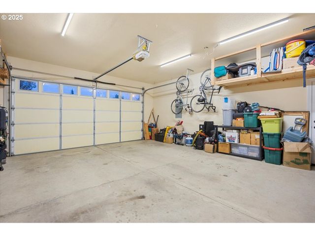 635 VALLEY VISTA St, Sutherlin, OR 97479