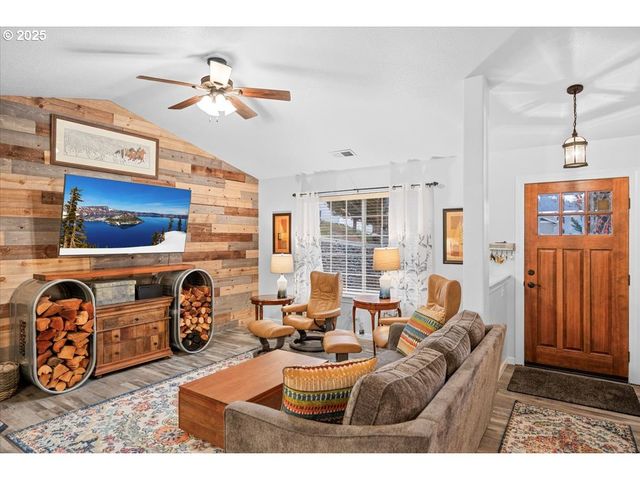 635 VALLEY VISTA St, Sutherlin, OR 97479