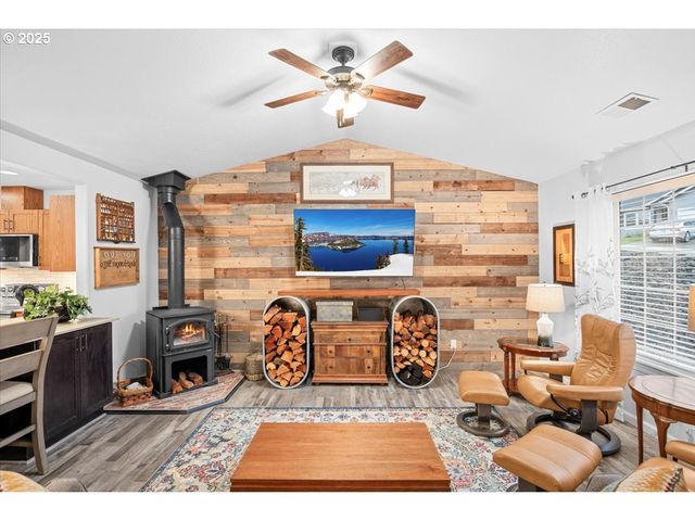 635 VALLEY VISTA St, Sutherlin, OR 97479