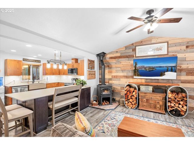 635 VALLEY VISTA St, Sutherlin, OR 97479