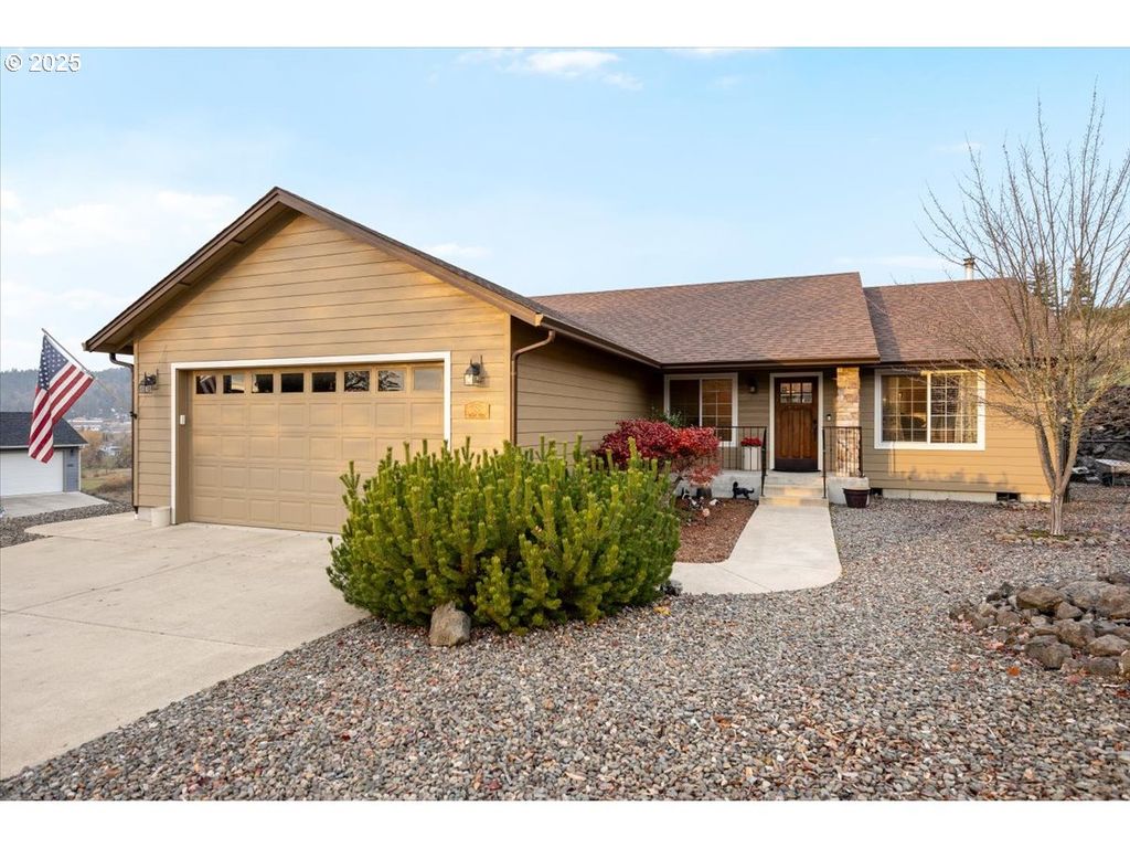 635 VALLEY VISTA St, Sutherlin, OR 97479