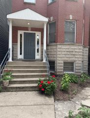 1531 W Oakdale Avenue 1, Chicago, IL 60657