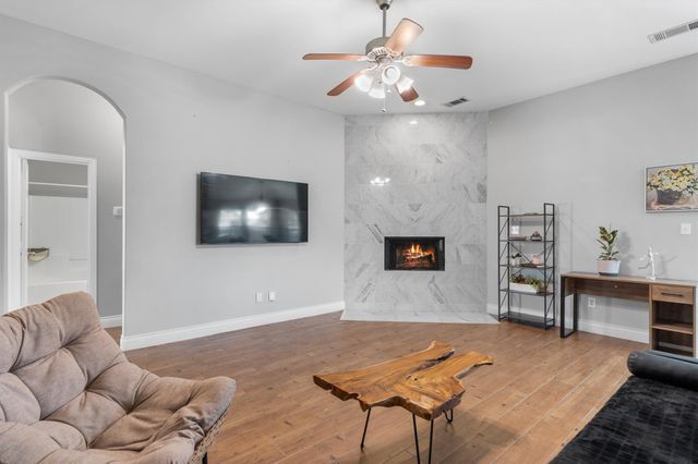 144 Price Circle, Hackberry, TX 75036