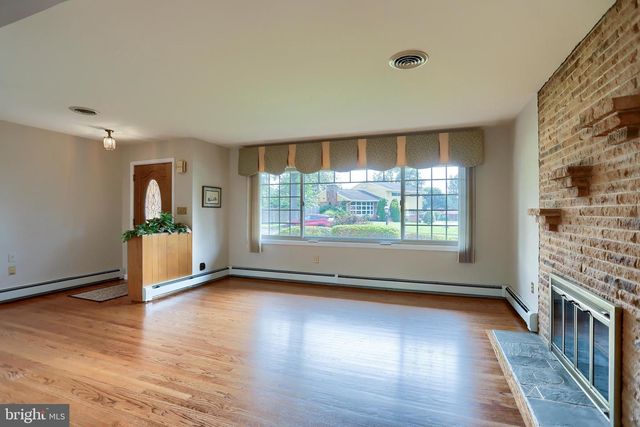 23 COLUMBIA DR, Camp Hill, PA 17011