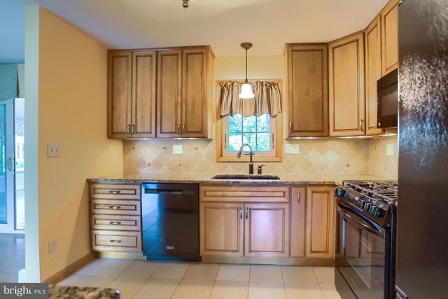23 COLUMBIA DR, Camp Hill, PA 17011