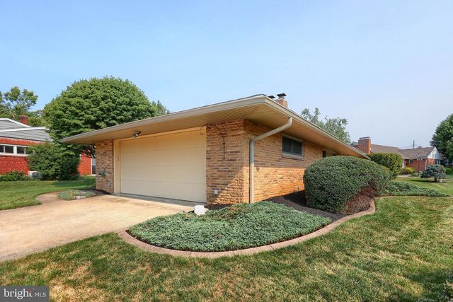 23 COLUMBIA DR, Camp Hill, PA 17011