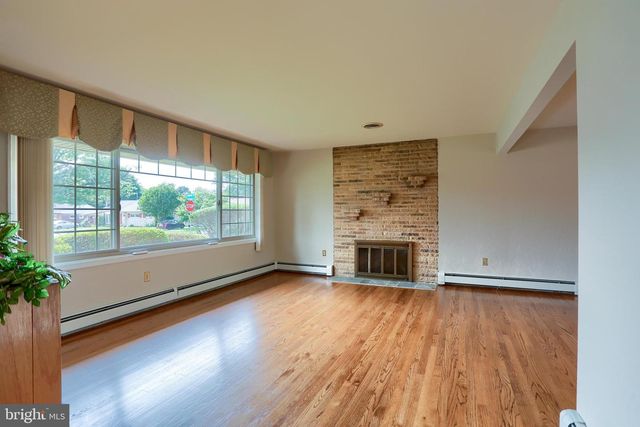 23 COLUMBIA DR, Camp Hill, PA 17011