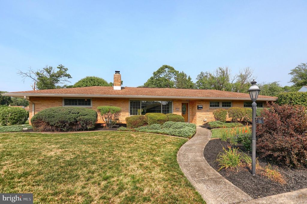 23 COLUMBIA DR, Camp Hill, PA 17011