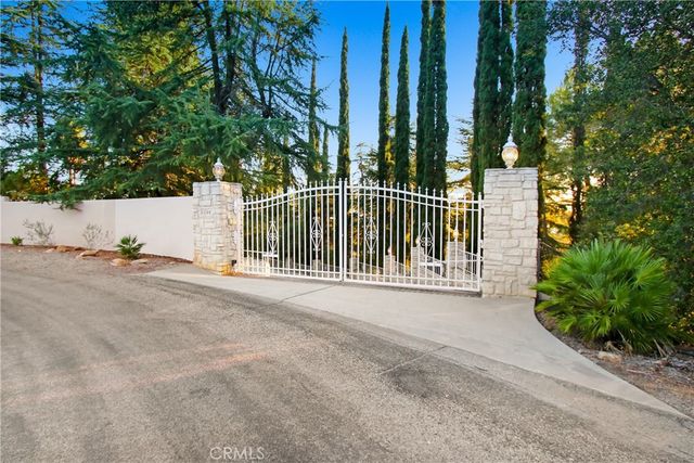 8800 Avenida Miravilla, Cherry Valley, CA 92223