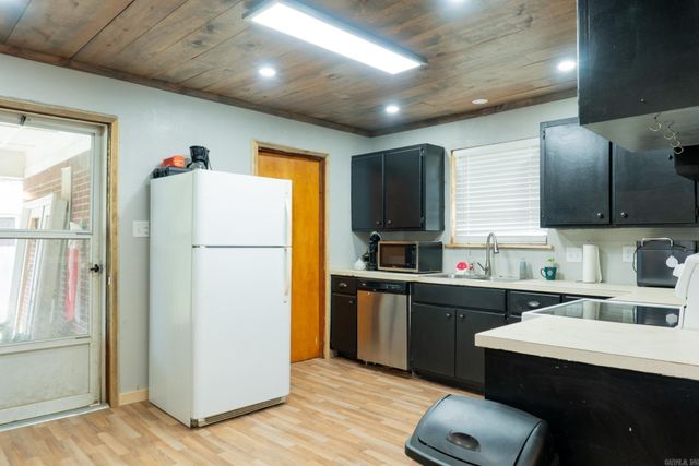 904 W College, Beebe, AR 72012