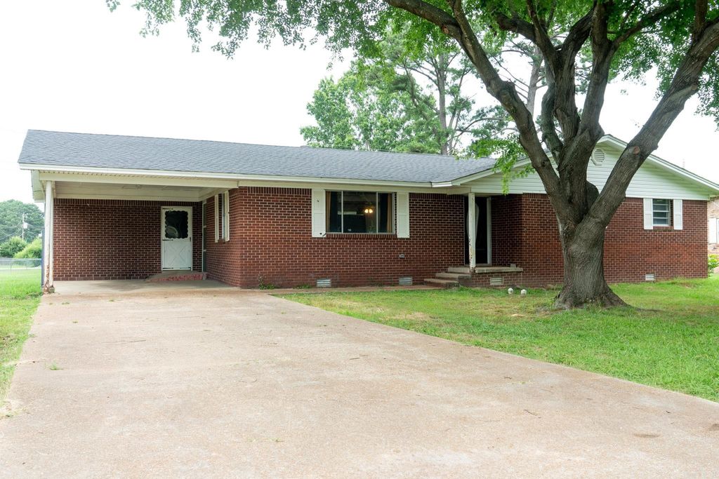 904 W College, Beebe, AR 72012
