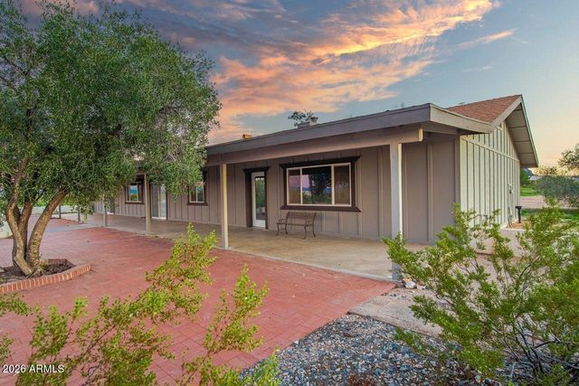 51718 W Donald Road, Aguila, AZ 85320