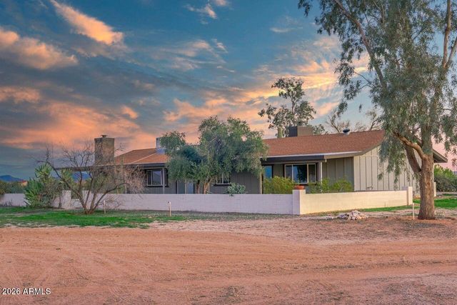 51718 W Donald Road, Aguila, AZ 85320