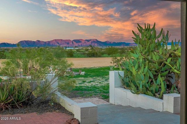 51718 W Donald Road, Aguila, AZ 85320