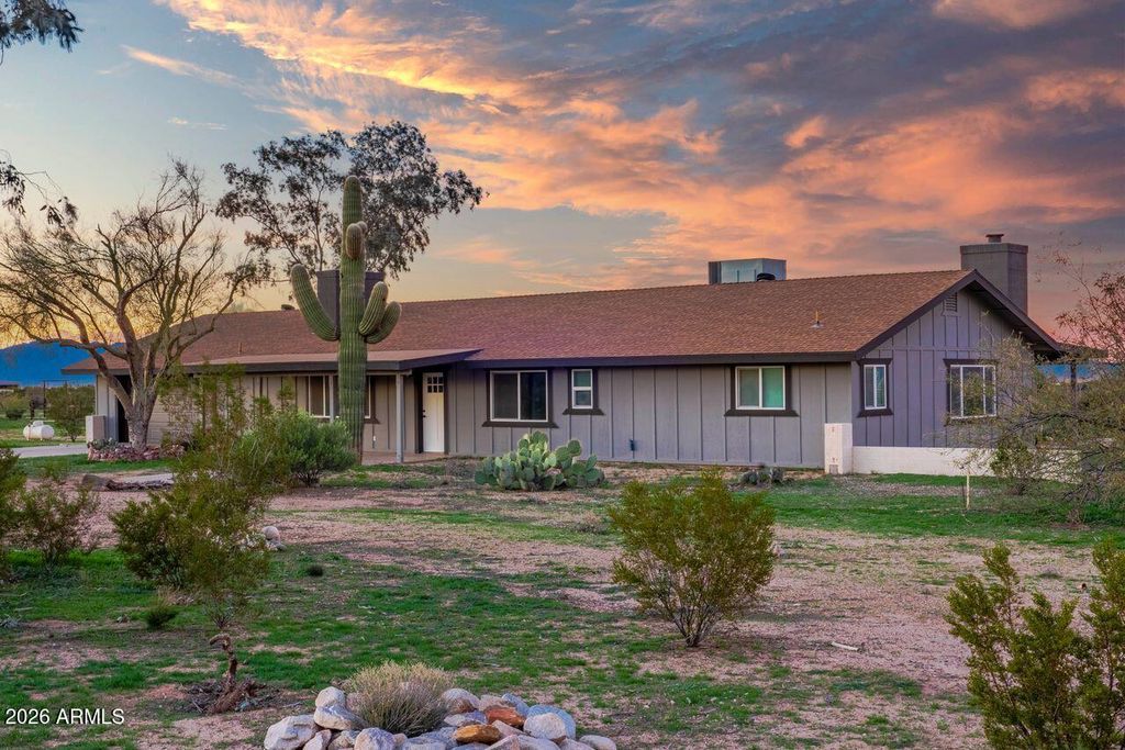 51718 W Donald Road, Aguila, AZ 85320