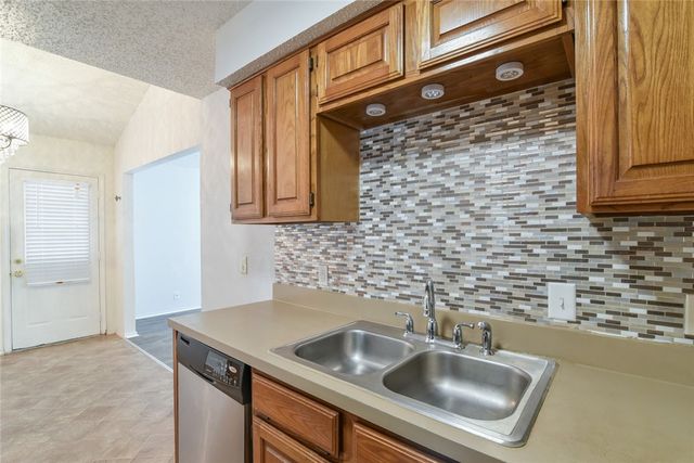 1045 Cheddar Court, Arlington, TX 76017