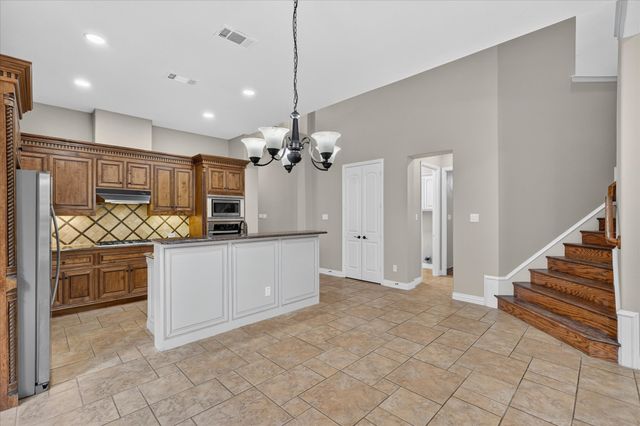 2024 S Hill Drive, Irving, TX 75038