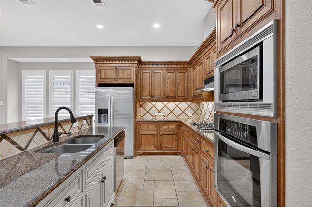 2024 S Hill Drive, Irving, TX 75038