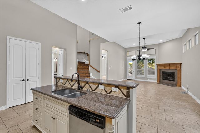 2024 S Hill Drive, Irving, TX 75038