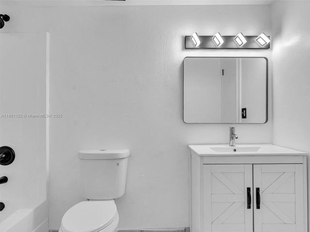 3911 SW 52nd Ave 4-1, Pembroke Park, FL 33023