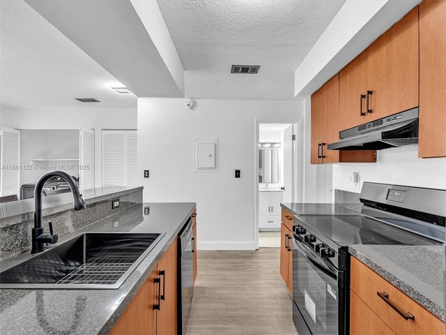 3911 SW 52nd Ave 4-1, Pembroke Park, FL 33023