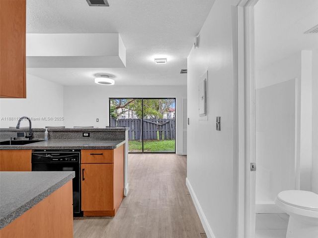 3911 SW 52nd Ave 4-1, Pembroke Park, FL 33023