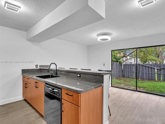 3911 SW 52nd Ave 4-1, Pembroke Park, FL 33023