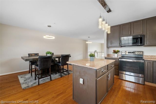 160 Club House Circle 57, Walled Lake, MI 48390