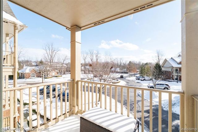 160 Club House Circle 57, Walled Lake, MI 48390