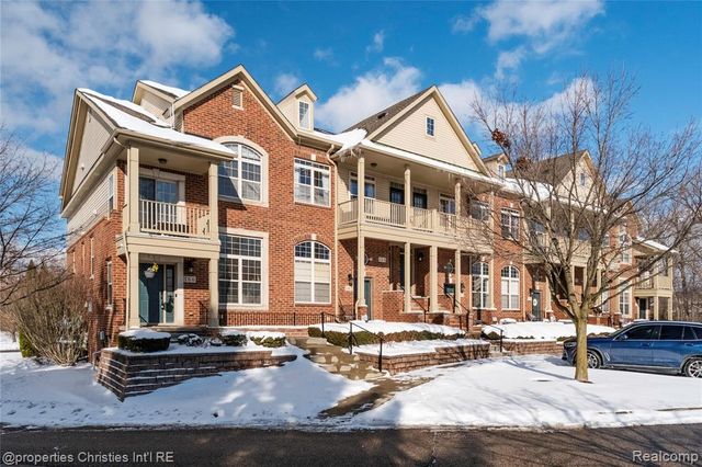 160 Club House Circle 57, Walled Lake, MI 48390