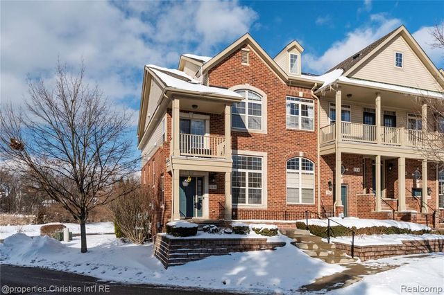 160 Club House Circle 57, Walled Lake, MI 48390