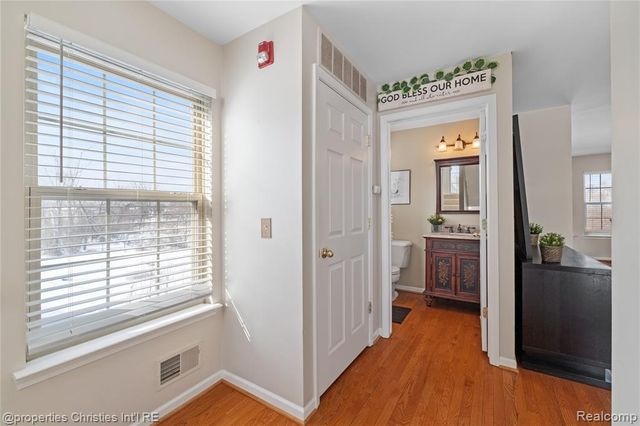 160 Club House Circle 57, Walled Lake, MI 48390