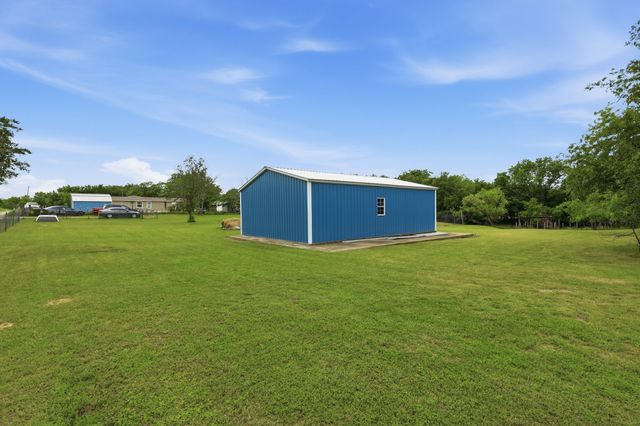 767 E Barry Street, Reno, TX 76020