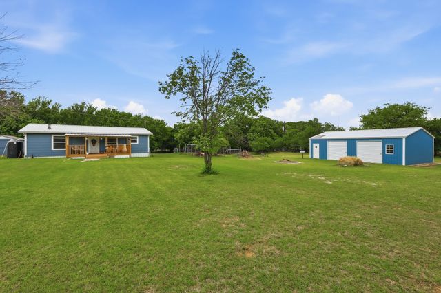 767 E Barry Street, Reno, TX 76020