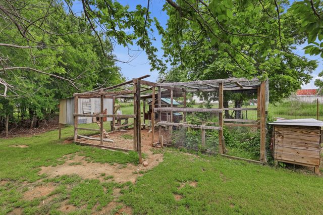 767 E Barry Street, Reno, TX 76020