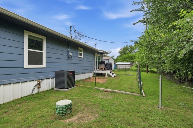 767 E Barry Street, Reno, TX 76020