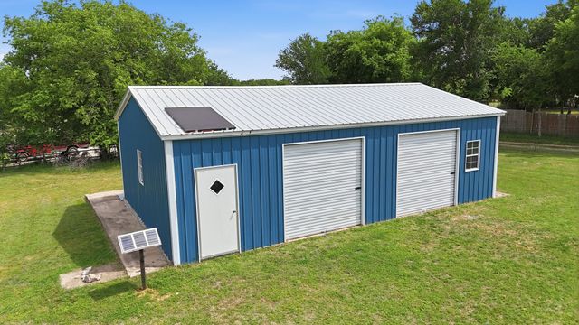 767 E Barry Street, Reno, TX 76020