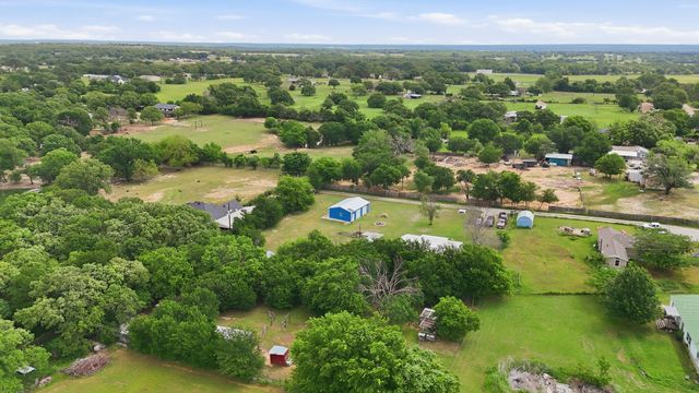 767 E Barry Street, Reno, TX 76020