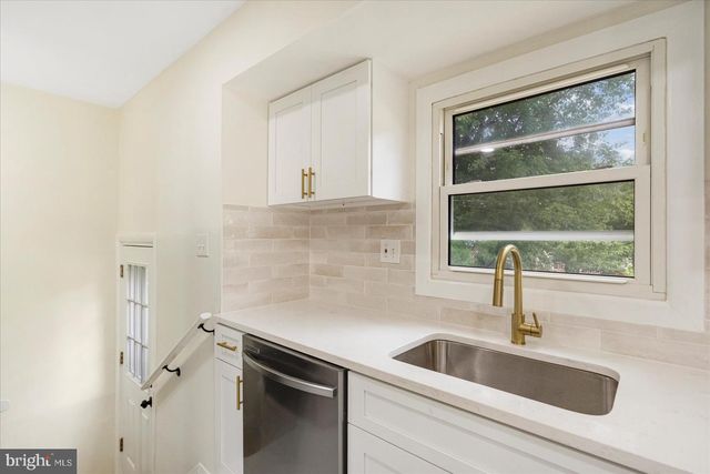 6726 LONGHILL RD, Baltimore, MD 21207