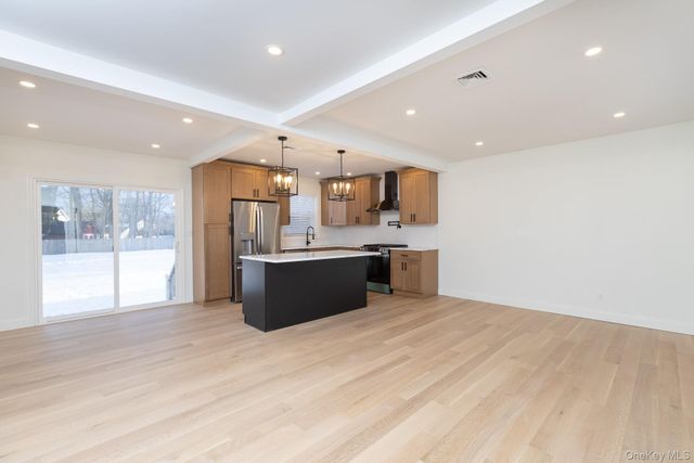 28 Locust, Bayport, NY 11705