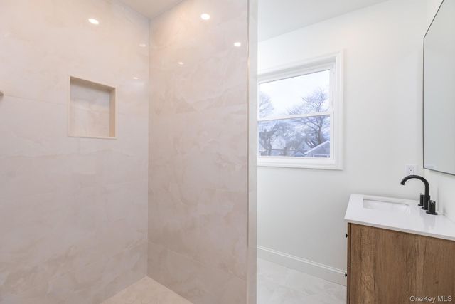 28 Locust, Bayport, NY 11705