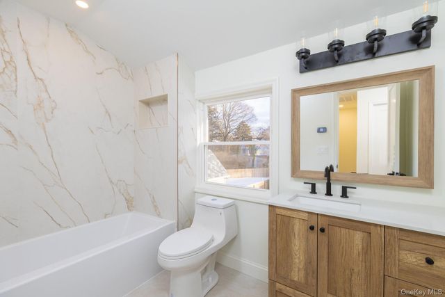 28 Locust, Bayport, NY 11705