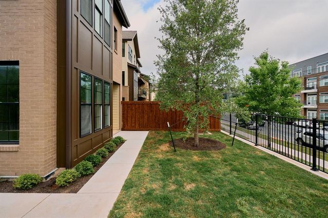 2209 Woodland Ave 202, Austin, TX 78741