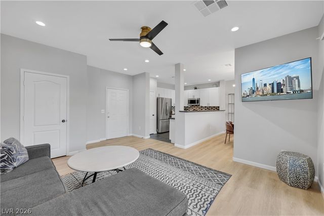 904 Domnus Lane 102, Las Vegas, NV 89144