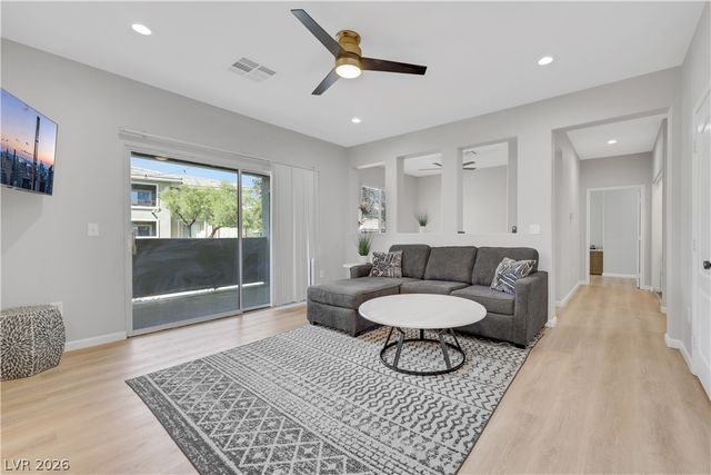 904 Domnus Lane 102, Las Vegas, NV 89144