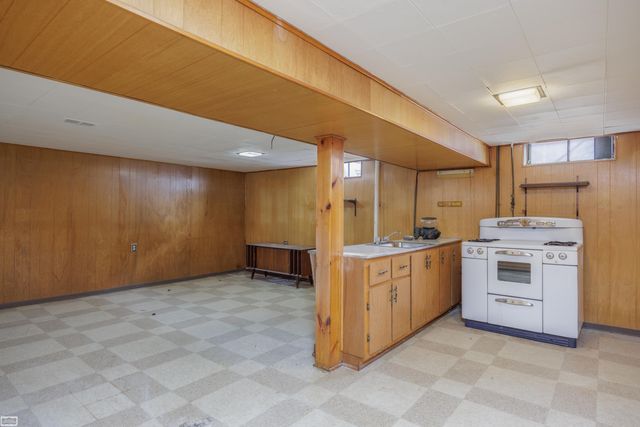 11492 Hanford Drive, Warren, MI 48093