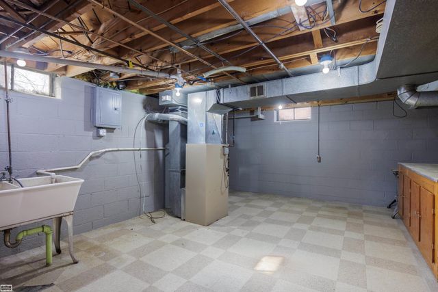 11492 Hanford Drive, Warren, MI 48093